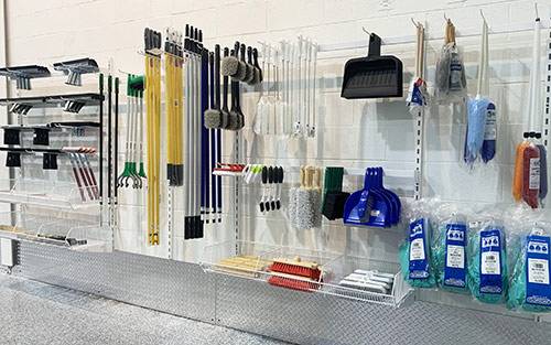 Store with a great variety of cleaning equipment